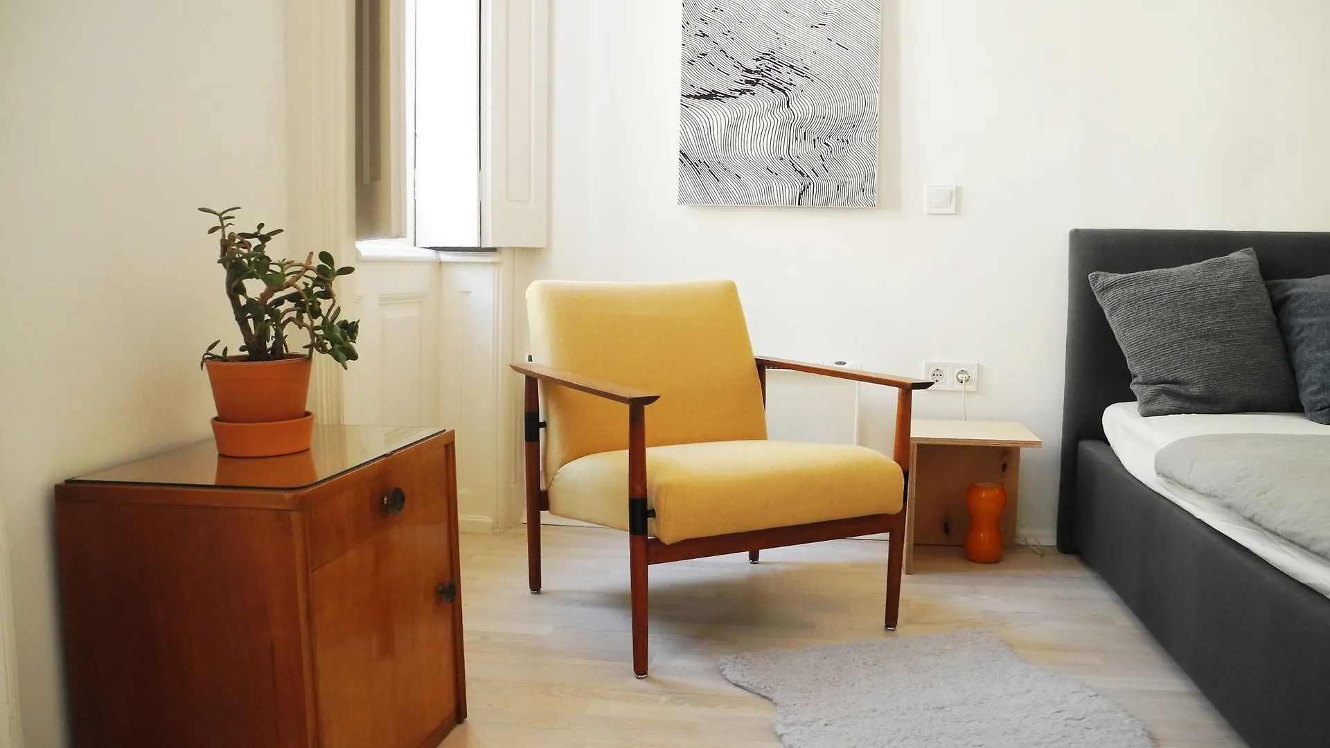 Rbnb Apartments - Inner City Iii. contacts